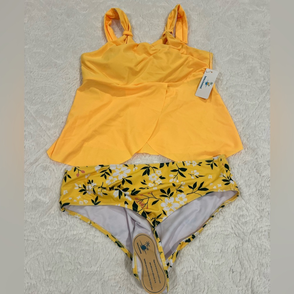 Cute Flower Printed Twist Front Tankini